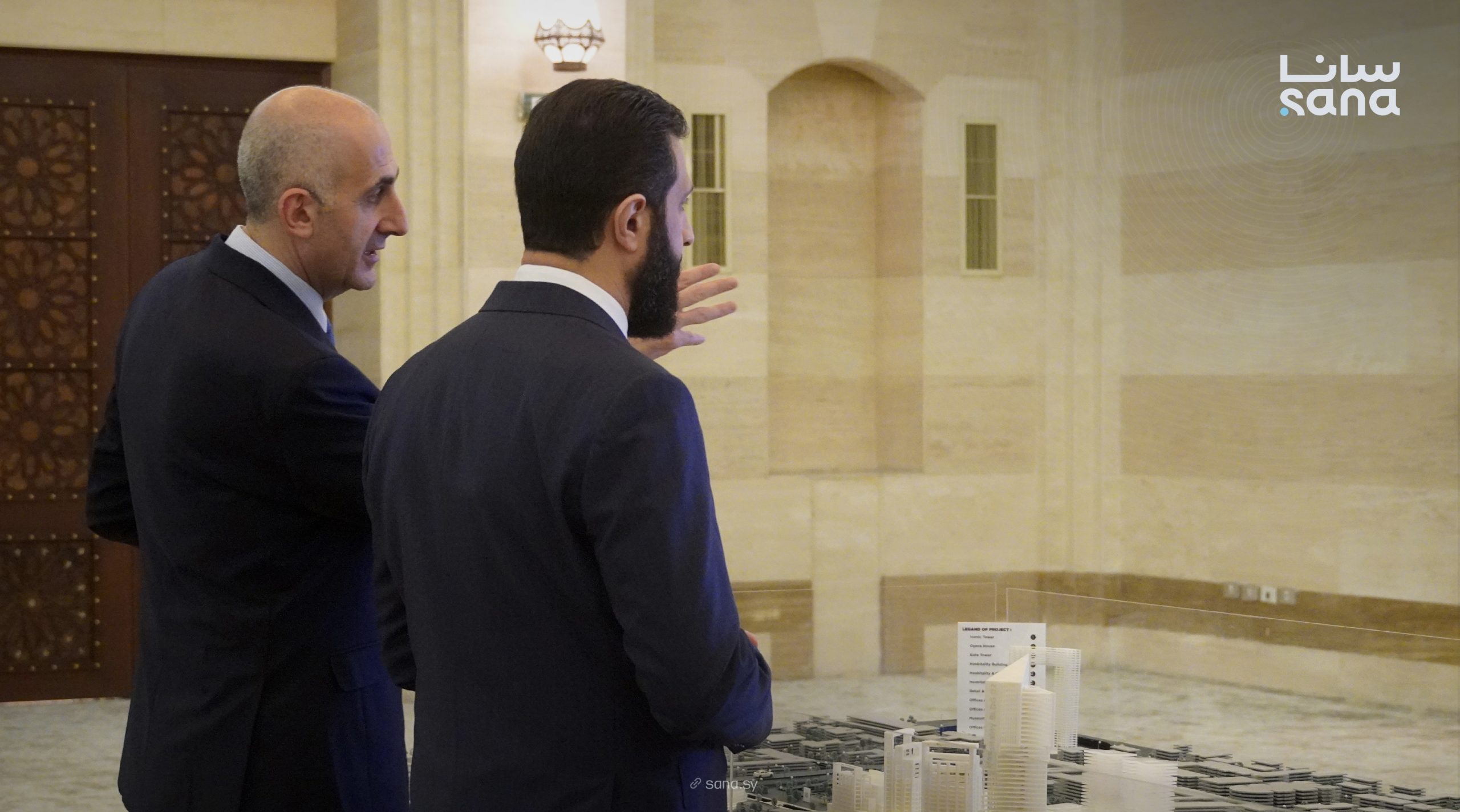 صور تظهر الشرع خلال إطلاعه على مشاريع للتطوير العقاري في مركز دمشق