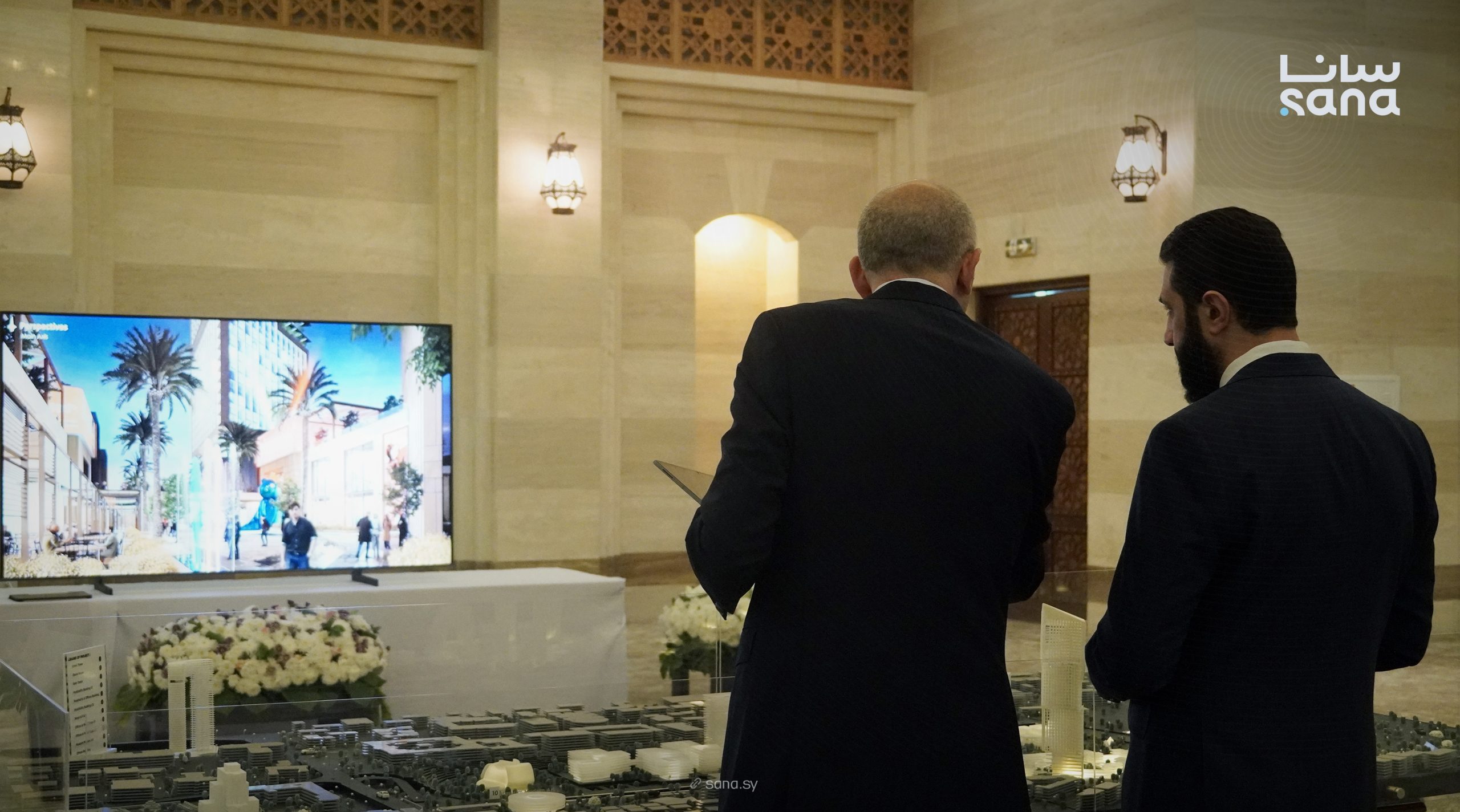 صور تظهر الشرع خلال إطلاعه على مشاريع للتطوير العقاري في مركز دمشق