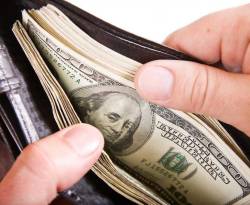 الدولار يسجل الـ 600 في القامشلي، ويرتفع بدمشق 15 ليرة.. والتركية تزيد نصف ليرة