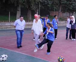 أسماء الأخرس تزيد من نشاطها الإنساني.. هل هو الخوف من الموت؟