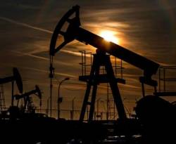 تراجع أسعار النفط بفعل مخاوف اقتصادية وارتفاع الدولار