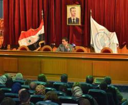 اقتصاديات.. الشاب فارس، محاضراً بأساتذة اقتصاد بلده..!!