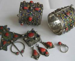 المشغولات الفضية.. حرفة الفن والإبداع التي غيّبتها الحرب