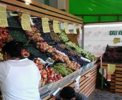 غلاء سلع رمضان يحول دون استحضار السوريين لبهجة الشهر في عينتاب