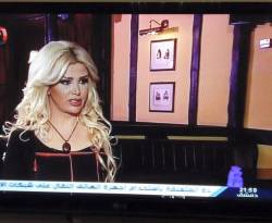 مذيعة موالية لـ 