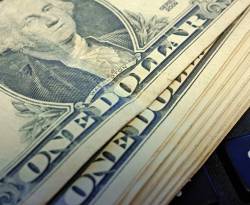 عالمياً: الدولار ينخفض لأقل مستوى في 6 أيام قبل اجتماع المركزي الأمريكي
