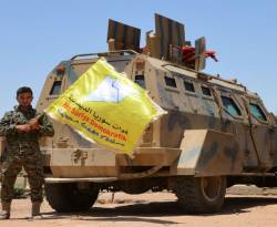 على تخوم أكبر حقل نفطي سوري.. واشنطن تحاول التفاهم مع موسكو لإبعاد النظام