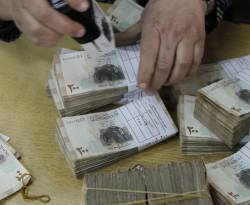 الراتب باليد وبالبصمة.. حصار جديد لموظفي المناطق المحررة