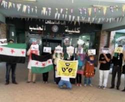 تنديداً بمجزرة الغوطتين ..طلاب سوريون ومصريون يعتصمون في كلية الطب بجامعة طنطا