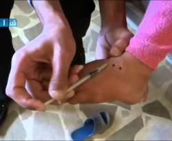 منظمة إغاثية تدعم مشروعاً لتنظيف الشوارع للحد من انتشار اللشمانيا في قرية بريف إدلب