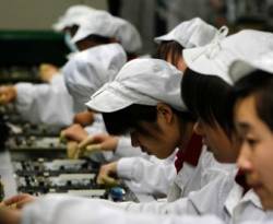 الصين تحظر على الهيئات الحكومية شراء بعض منتجات أبل