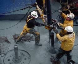 استطلاع-التوجس من اتفاق أوبك يقوض آمال انتعاش أسعار النفط