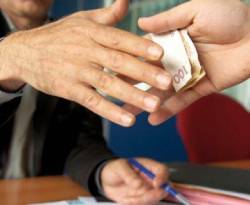 وسط أنباء عن تورط مسؤولين كبار.. بشار يطيح برئيس المركزية للرقابة والتفتيش