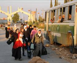 على أبواب المعضمية...حتى الأحذية تُفتش بحثاً عن قطعة خبز