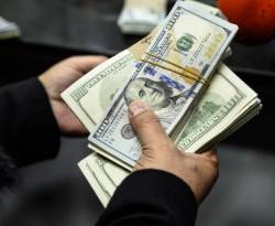 بعد أن خسر 16 ليرة في 5 أيام.. الدولار يعكس اتجاهه في دمشق
