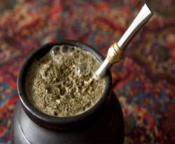 طوابير على مادة المتة في طرطوس.. ما القصة؟