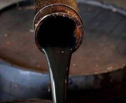 أسعار النفط تبلغ ذروة 12 شهراً