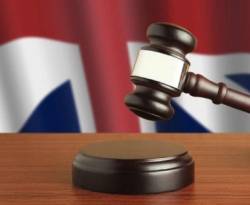 محكمة بريطانية تبرأ امرأة اتُهمت بمحاولة تهريب أموال للمقاتلين بسوريا في ملابسها الداخلية