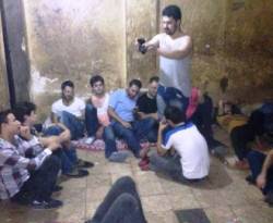 52 لاجئاً سورياً وفلسطينياً محتجزون في مصر يبدأون إضرابا عن الطعام