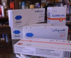 النظام يرفع سعر الأدوية حتى 40% وفرص علاج الجرحى تتضاءل