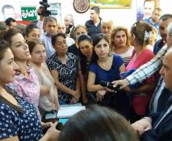 خميس ينقل المليارات للمنطقة الساحلية، ويستمع على مضض لهموم الآخرين في باقي المناطق