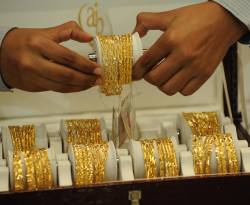 الذهب في دمشق يتراجع 10 أضعاف نظيره العالمي