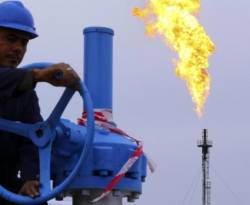النفط يهبط 3% بفعل ارتفاع إنتاج أوبك وتزايد المضاربة في برنت