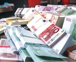 اليورو يتعافى من خسائره بعد استعادة الأمل في حل لمشكلة اليونان