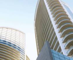 مصدران: المملكة القابضة السعودية تخطط لبيع فندقين في بيروت