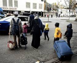 كابوس الترحيل يجمّد حياة اللاجئين السوريين في الدنمارك