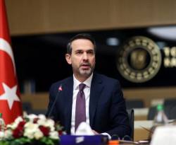 وزير الطاقة التركي: زيادة تدريجية في إمدادات الكهرباء إلى سوريا