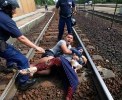 المجر تتوعد المهاجرين وتستعد لإغلاق حدودها كلياً مع صربيا