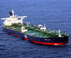 تخمة النفط تدفع كبار التجار لاستئجار ناقلات عملاقة للتخزين