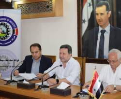 صناعيو وتجار دمشق ينتقدون قرار إجبارهم على بيع دولار التصدير للمركزي