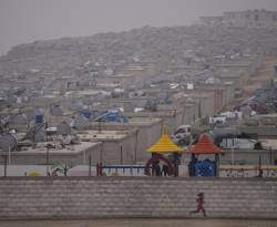 معرض صور لمخيمات نازحين غير رسمية في سرمدا بريف إدلب