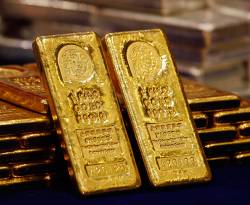 عالمياً: الذهب يهبط مع بقاء الدولار قوياً