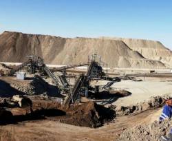 مستثمر مقرّب من النظام يستولي على قطاع نقل الفوسفات في سوريا