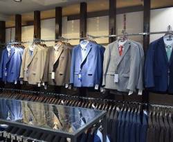 الموظف بحاجة لراتب سنة لشراء طقم رسمي