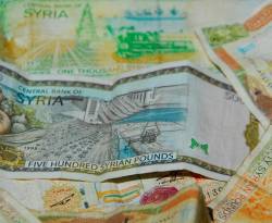 دمشق.. سعر جديد هو الأدنى لليرة السورية منذ أكثر من سنتين