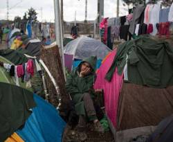 اللاجئون يغرقون في 