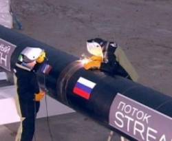 أوروبا تطالب موسكو بتوحيد سعر الغاز.. والإنتاج النفطي الروسي يتراجع للشهر الرابع