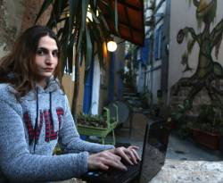 في سوريا.. شباب يتحولون جنسياً إلى إناث.. والسبب..؟!