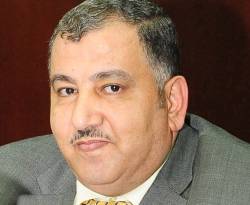 وزير صناعة النظام يبطش بأحد مدرائه