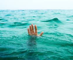 اليونان: غرق طفل وفقد آخر إثر انقلاب زورق للمهاجرين