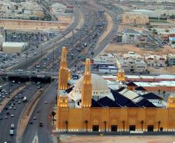 عمل الشركات الأجنبية بالسعودية.. الفرص والتحديات