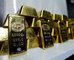 عالمياً: الذهب يرتفع جراء تراجع الدولار وتجدد التوترات التجارية