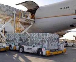 تقرير: موسكو شحنت جوياً 240 طناً من الأوراق النقدية للنظام السوري