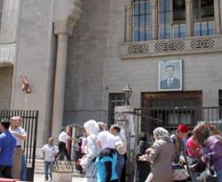 السوريون في إعلام النظام.. دعارة ومكتومي نسب، وأخيراً، 