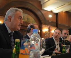 حمشو يتهم الأحداث في لبنان بوقف مبادرة قطاع الأعمال لدعم الليرة