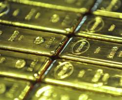 عالمياً: الذهب ينزل لأقل مستوى في سبعة أسابيع مع صعود الدولار